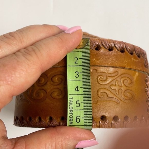 Leather Tooled Handmade Trinket Box Lid - Picture 16 of 16